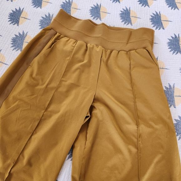 Athleta Nolita Wide Leg Pant Womens Size 10 Gold Pull On Elastic Waist Pockets - Picture 4 of 11